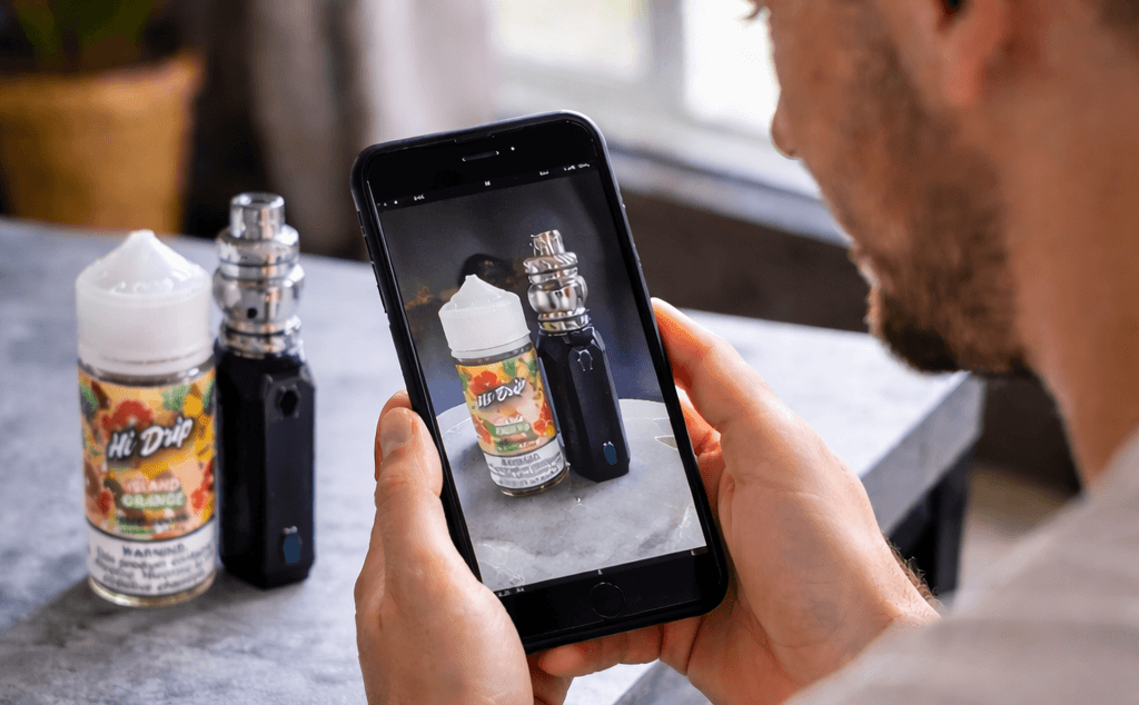 Community member sharing an e-liquid and the Puffly app